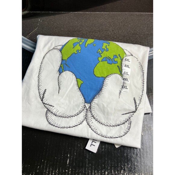 Uniqlo x KAWS Other - UNIQLO x KAWS UT Graphic T-Shirt White Unisex 4XL Peace for All 457869 NWT